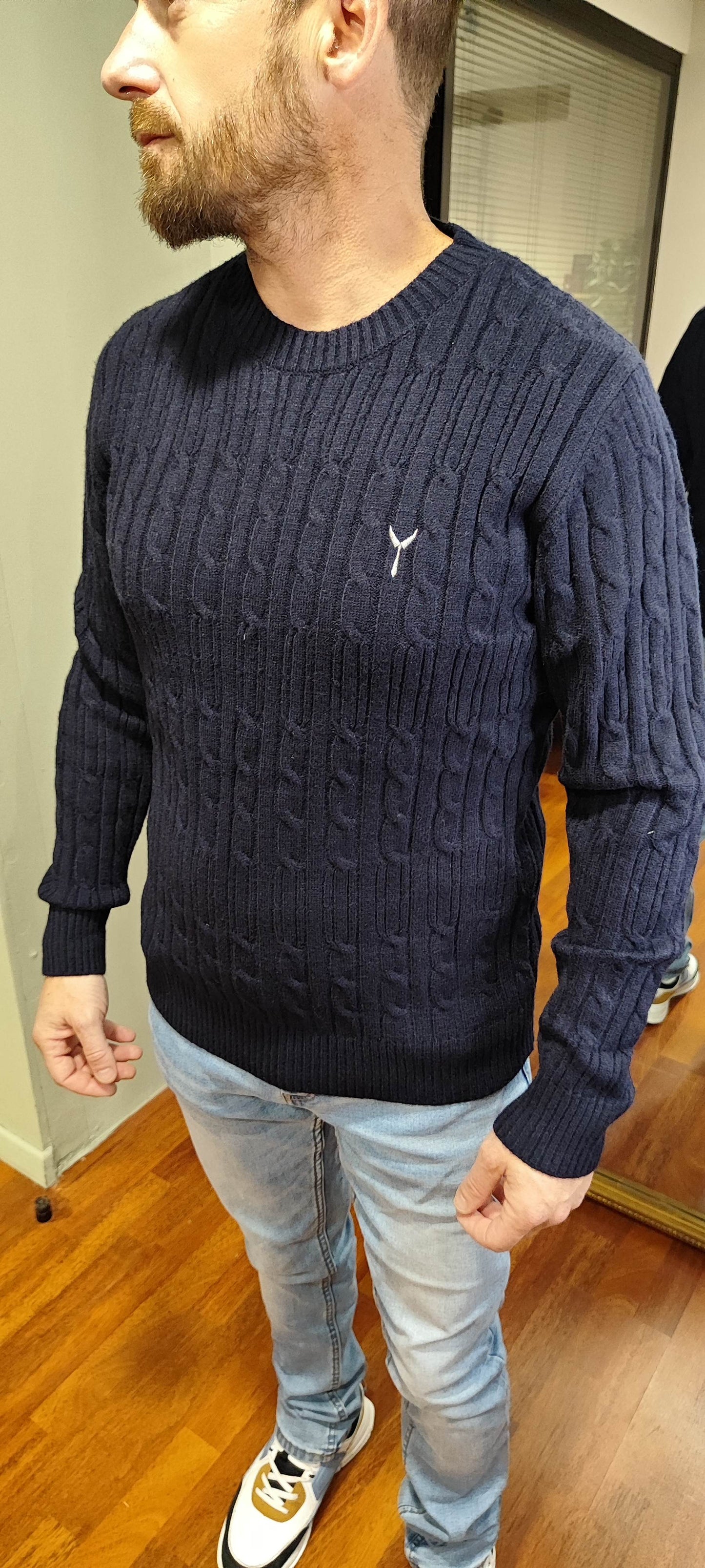 Pull torsadé marine