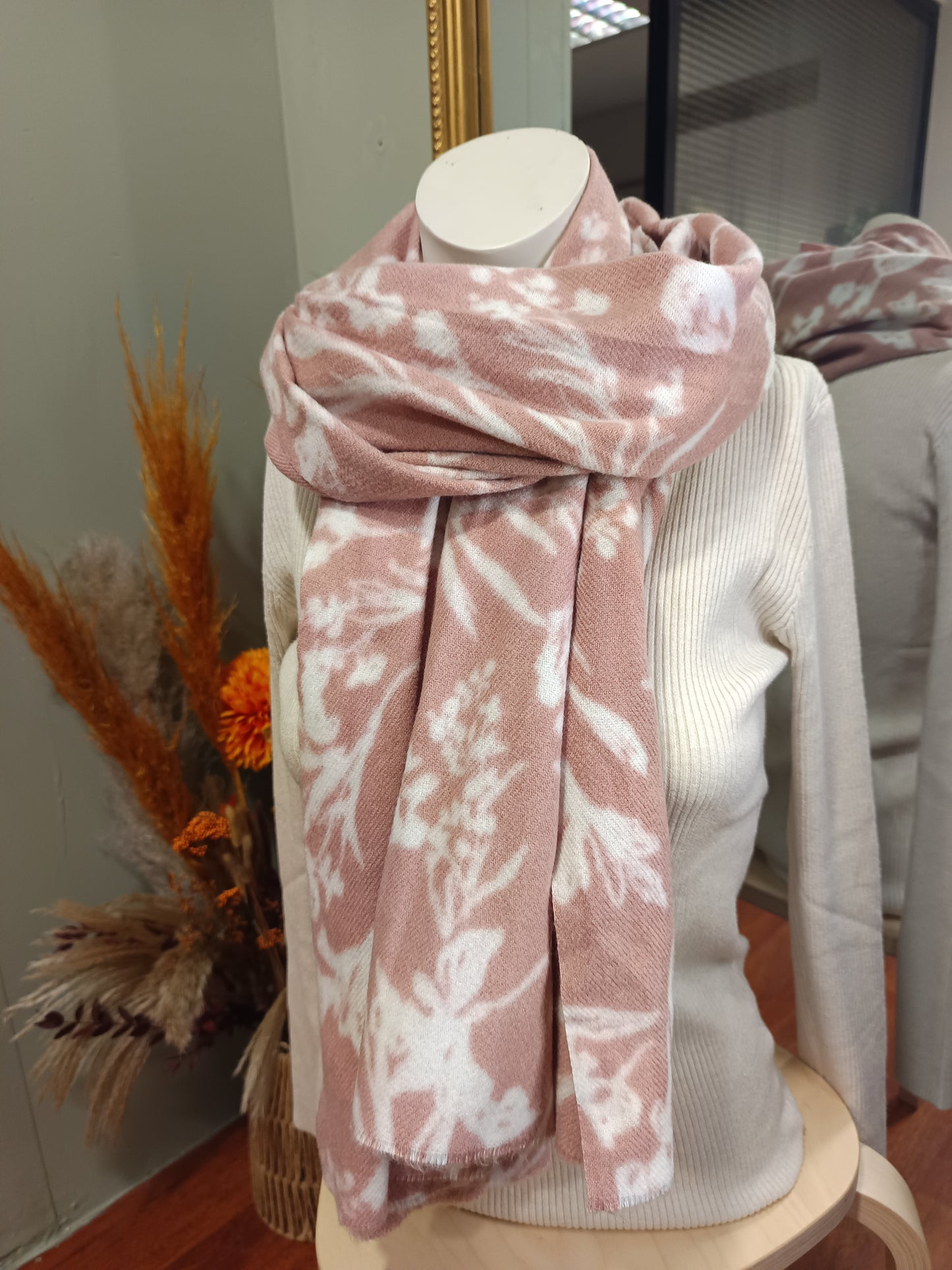 Echarpe douce fleurie (différents coloris)