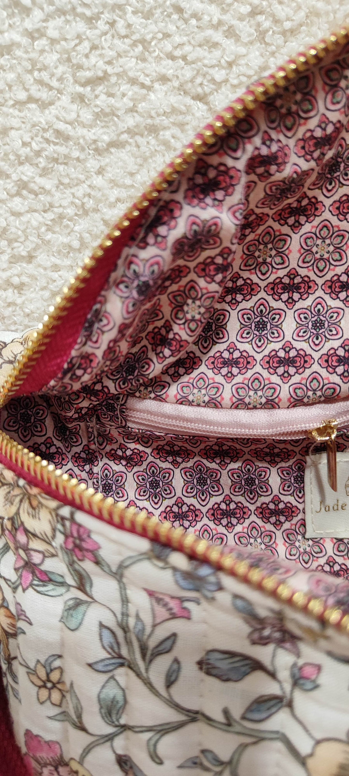 Sac banane matelassé fleuri rose