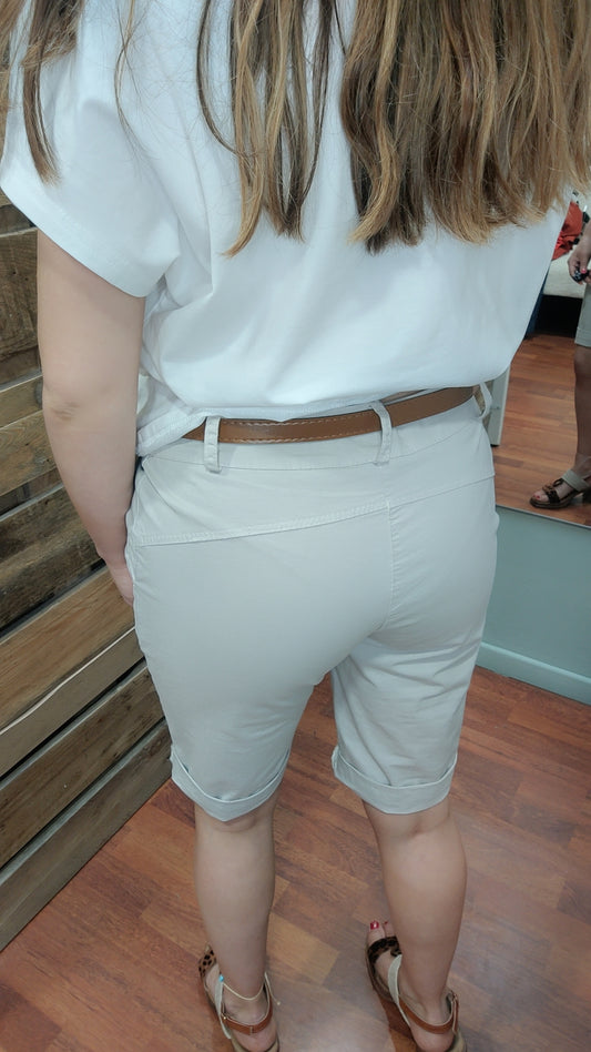 Pantacourt beige avec ceinture