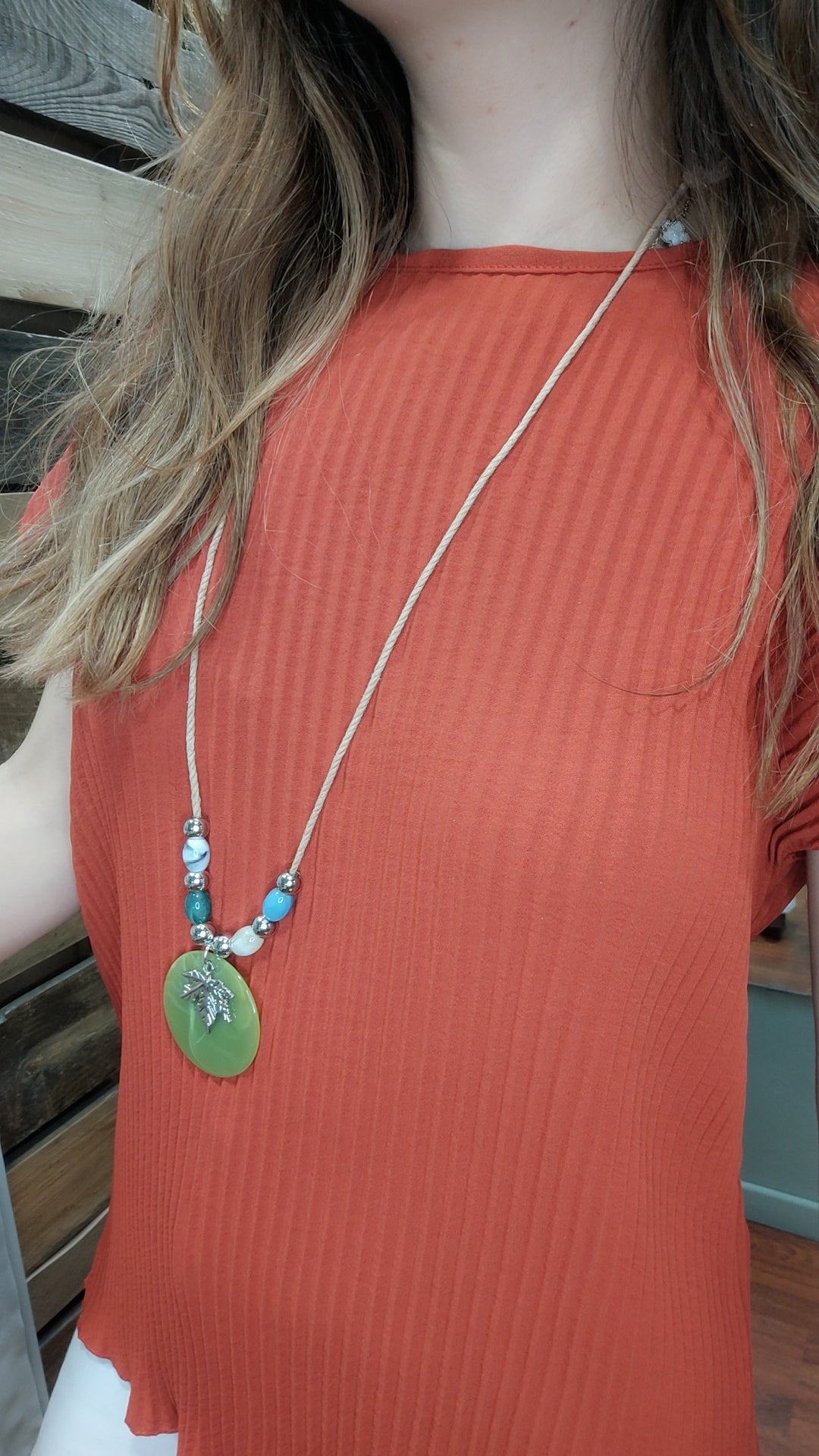 Haut plissé et collier