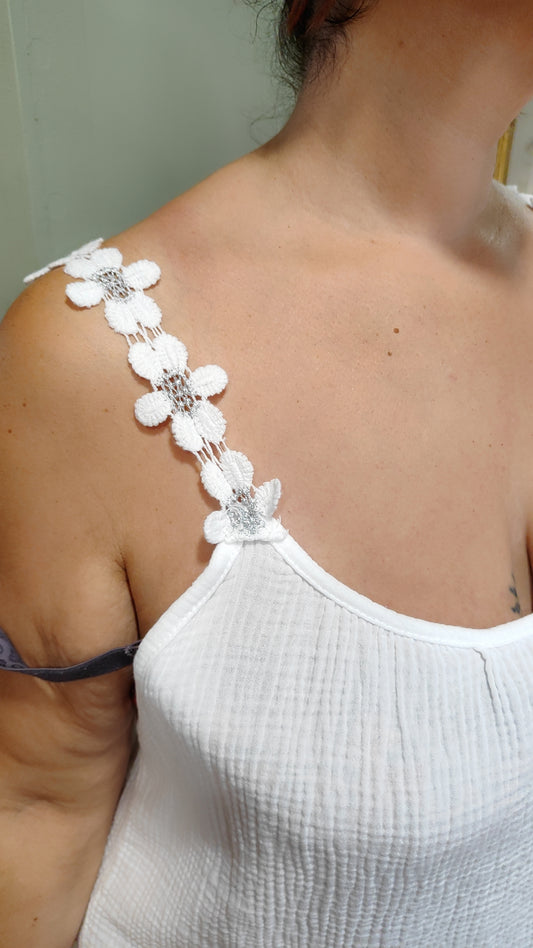 Robe blanche gaze de coton détail fleurs