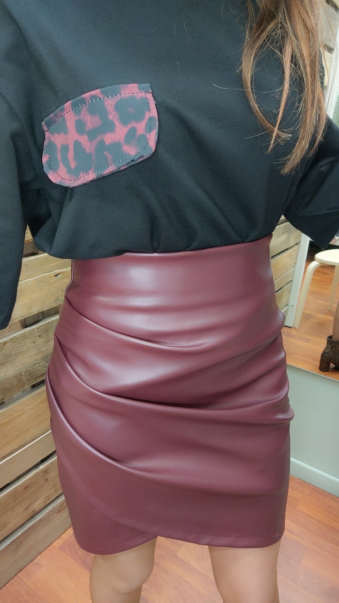 Jupe simili drapée bordeaux