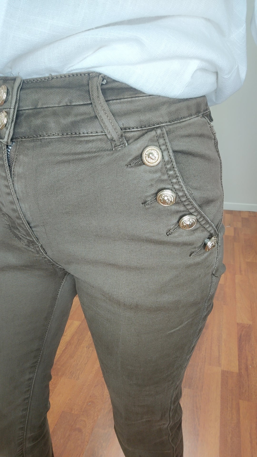 Jean choco flare avec boutons