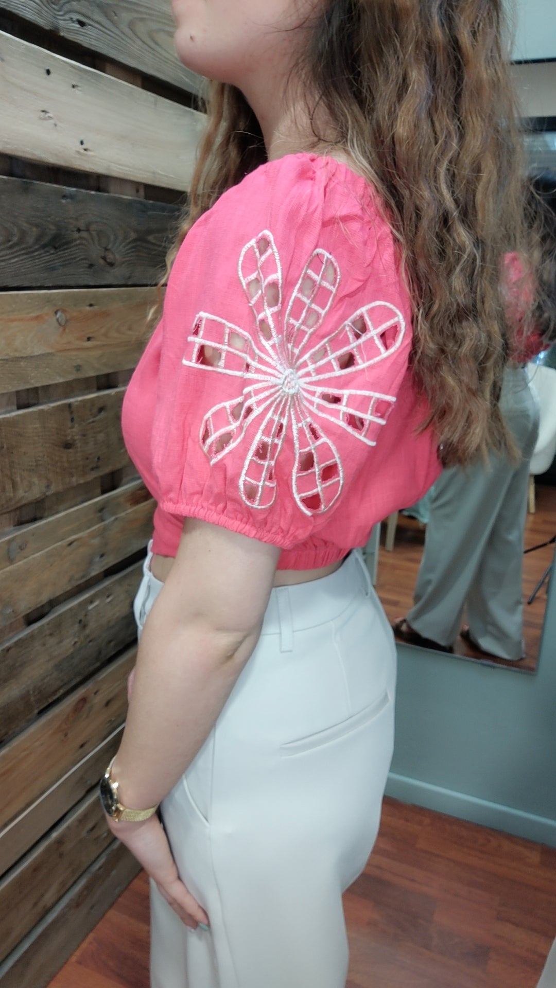 Top lin rose fleurs blanches