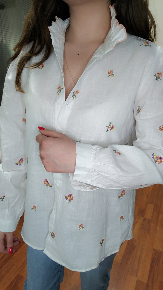 Chemise blanche fleurs roses