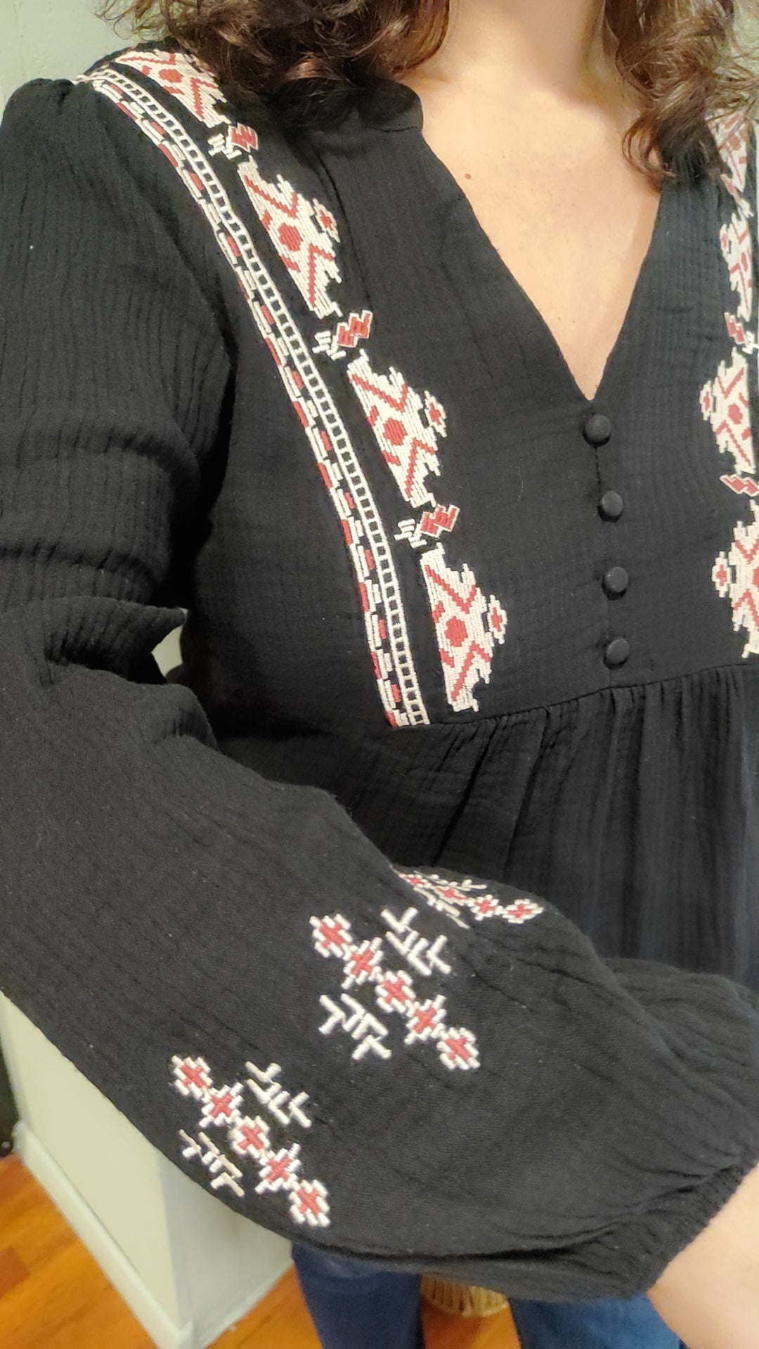 Blouse gaze noire et broderie