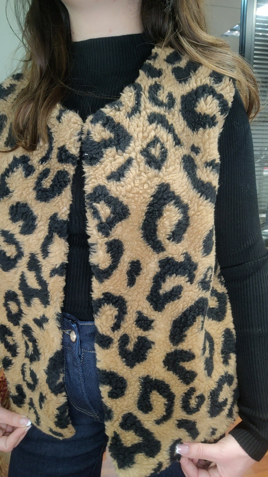 Veste sans manches léopard bouclette