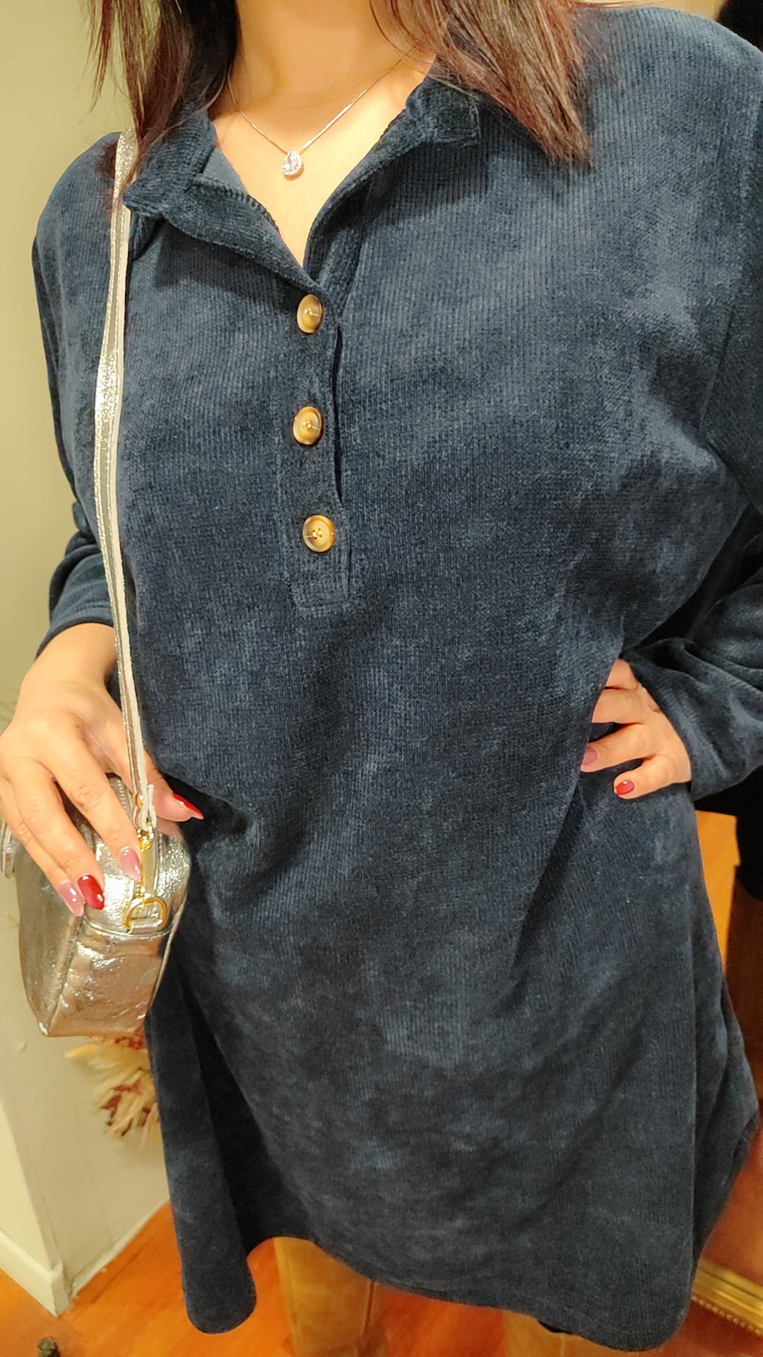 Robe velours à boutons