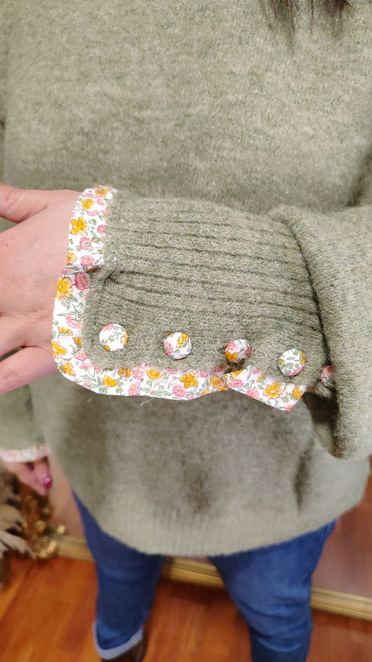 Pull kaki détail fleuri