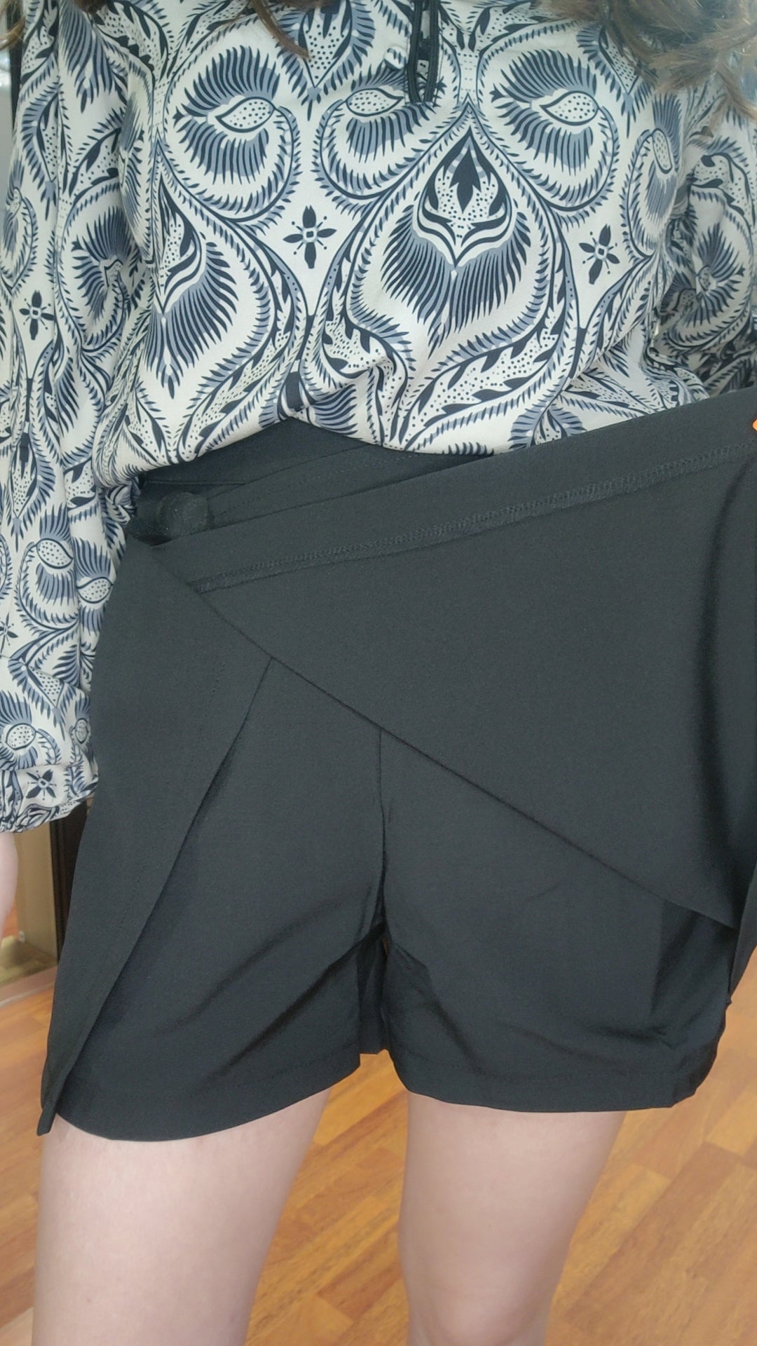 Jupe-short fleur noire