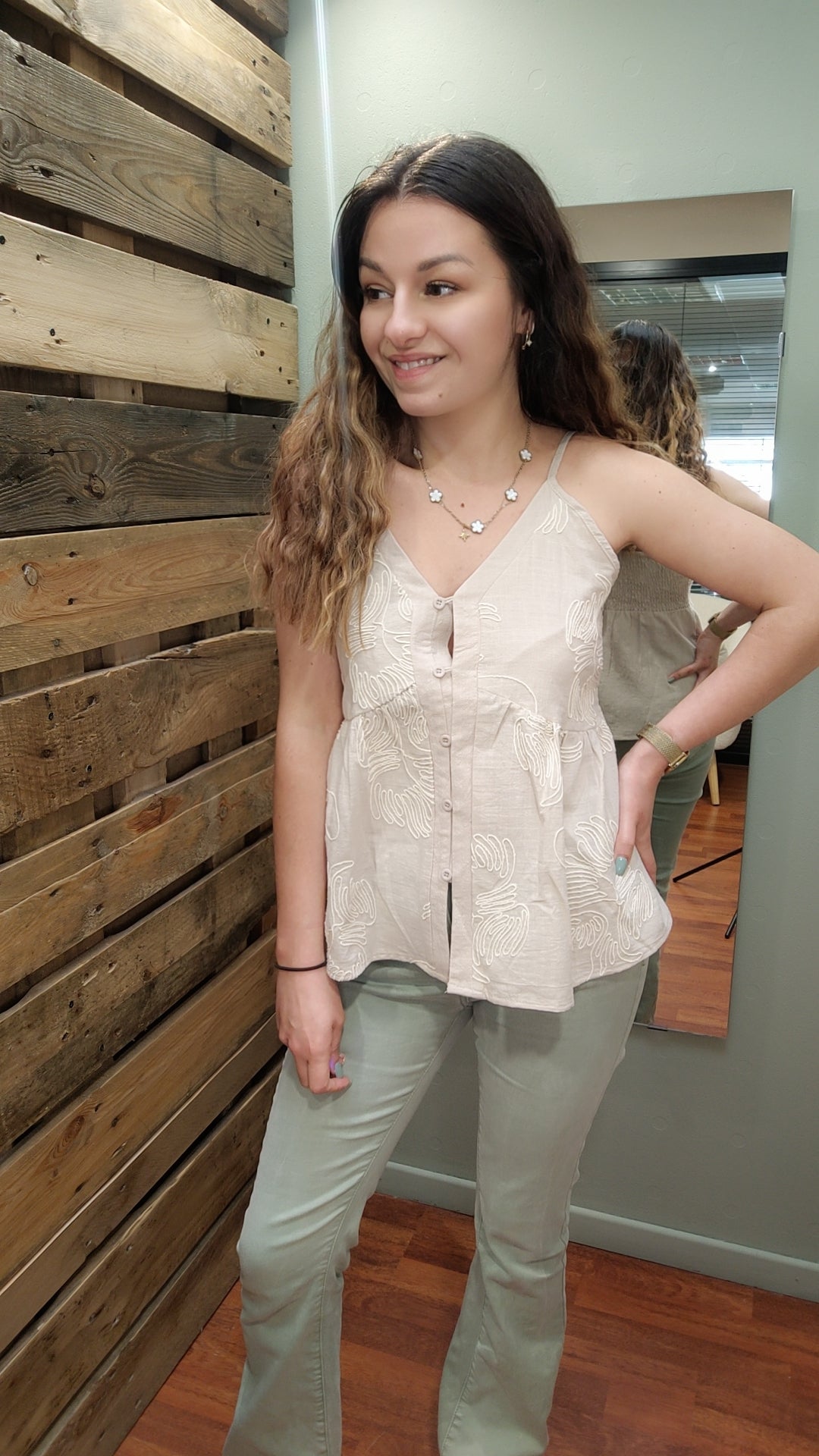 Top fines bretelles beige broderie