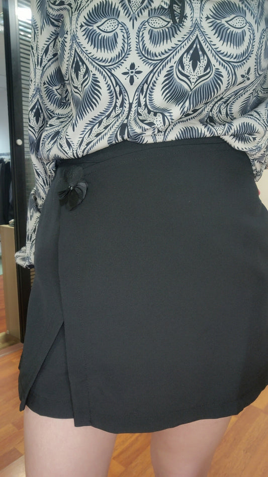 Jupe-short fleur noire