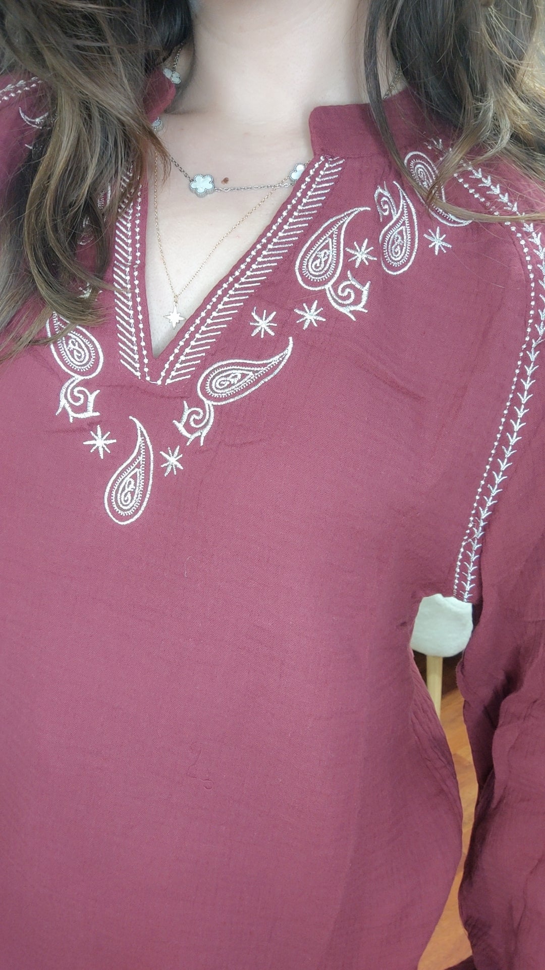 Blouse bordeaux en gaze avec broderie