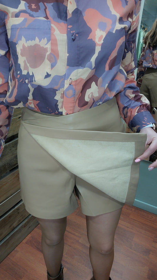 Jupe short simili beige