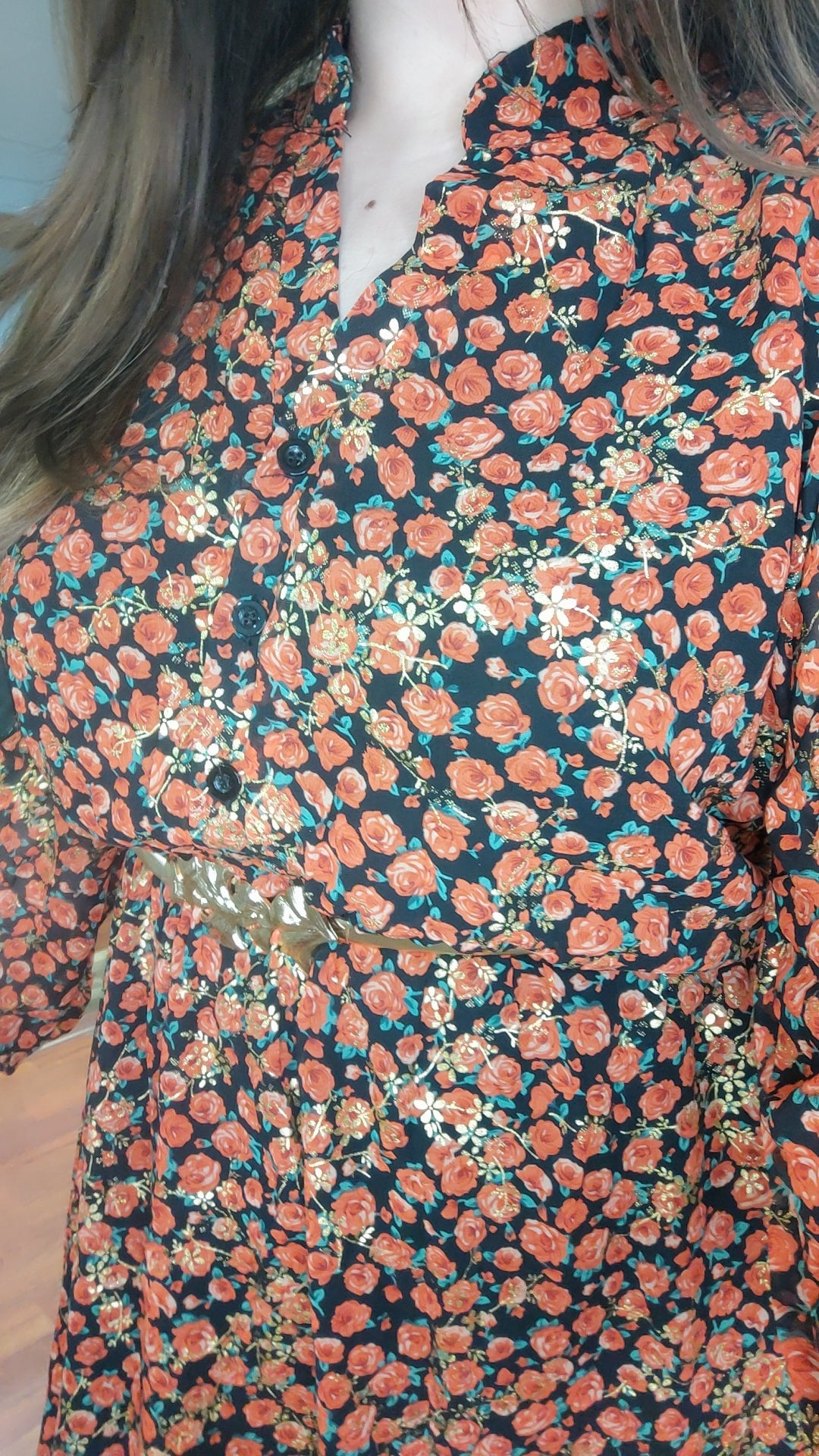 Robe fleurie rouge et dorure