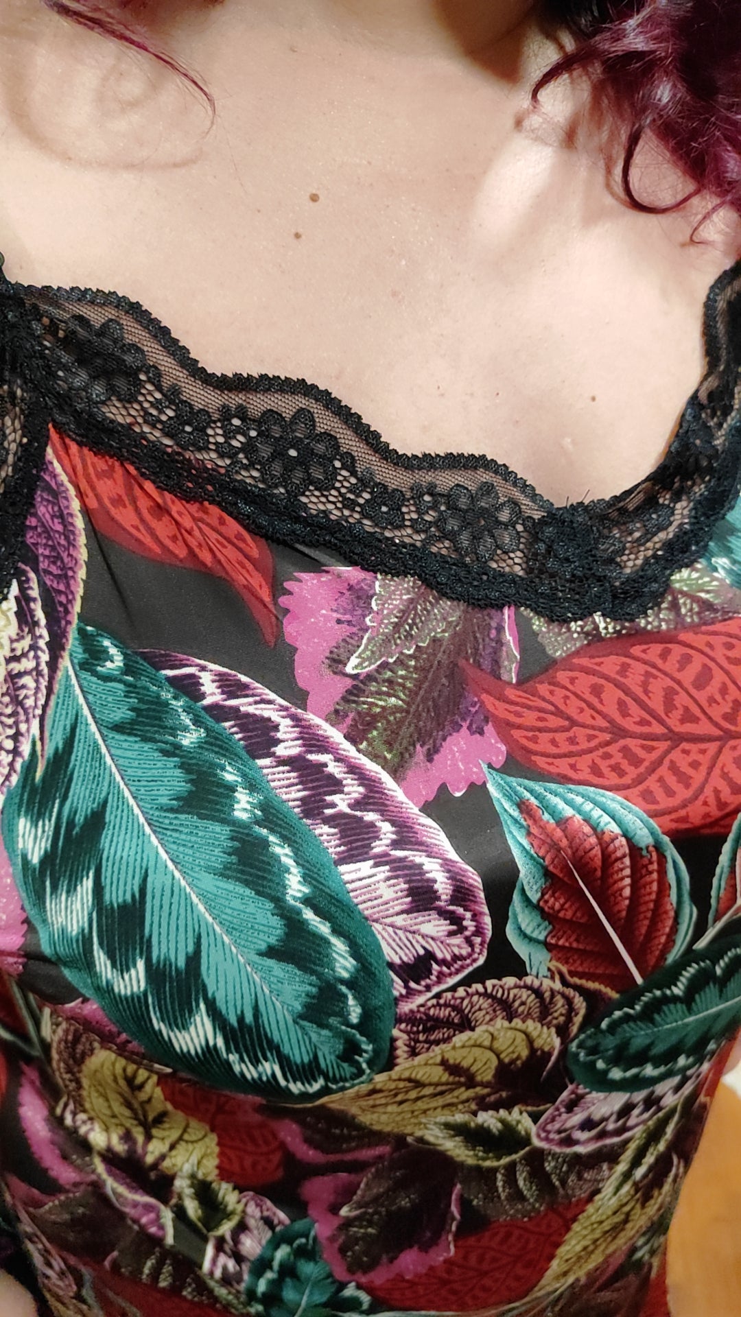 Robe satinée feuillage