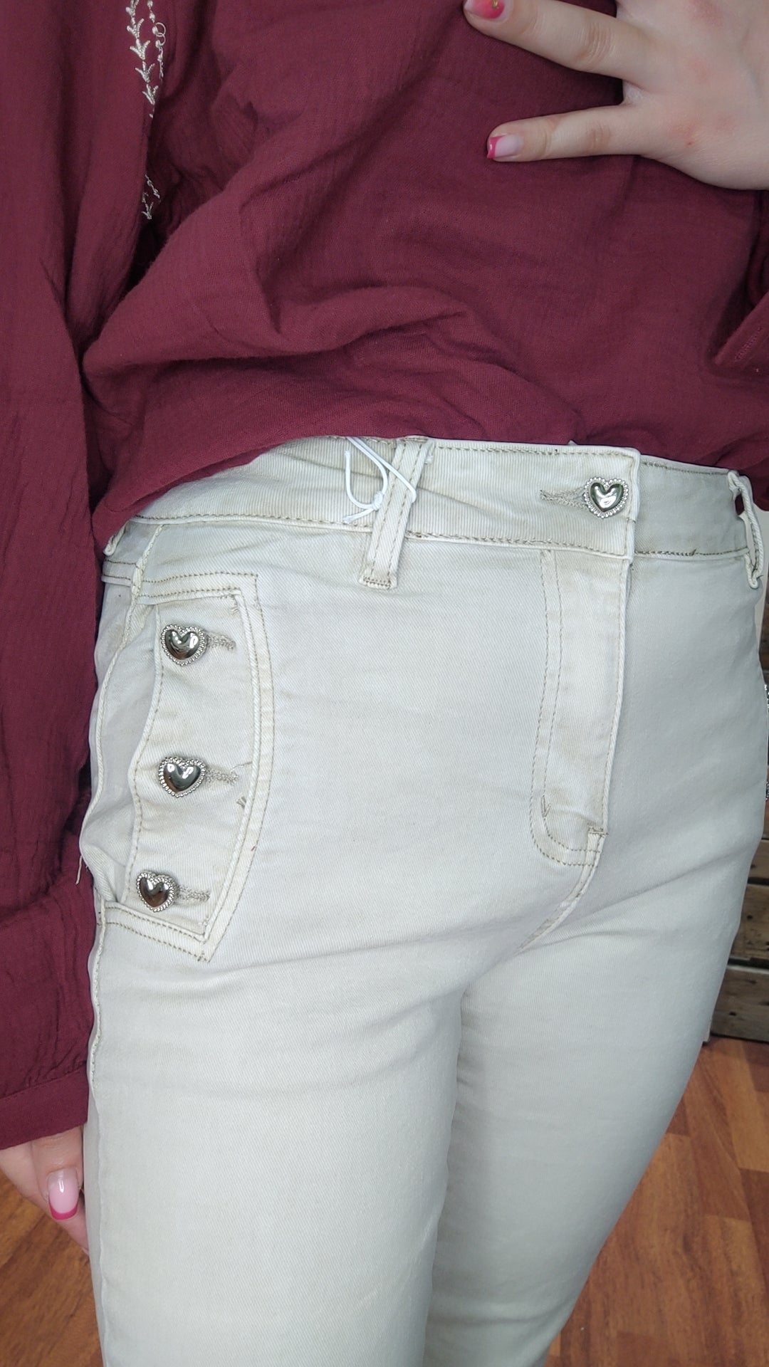 Jean skinny vanille boutons coeur