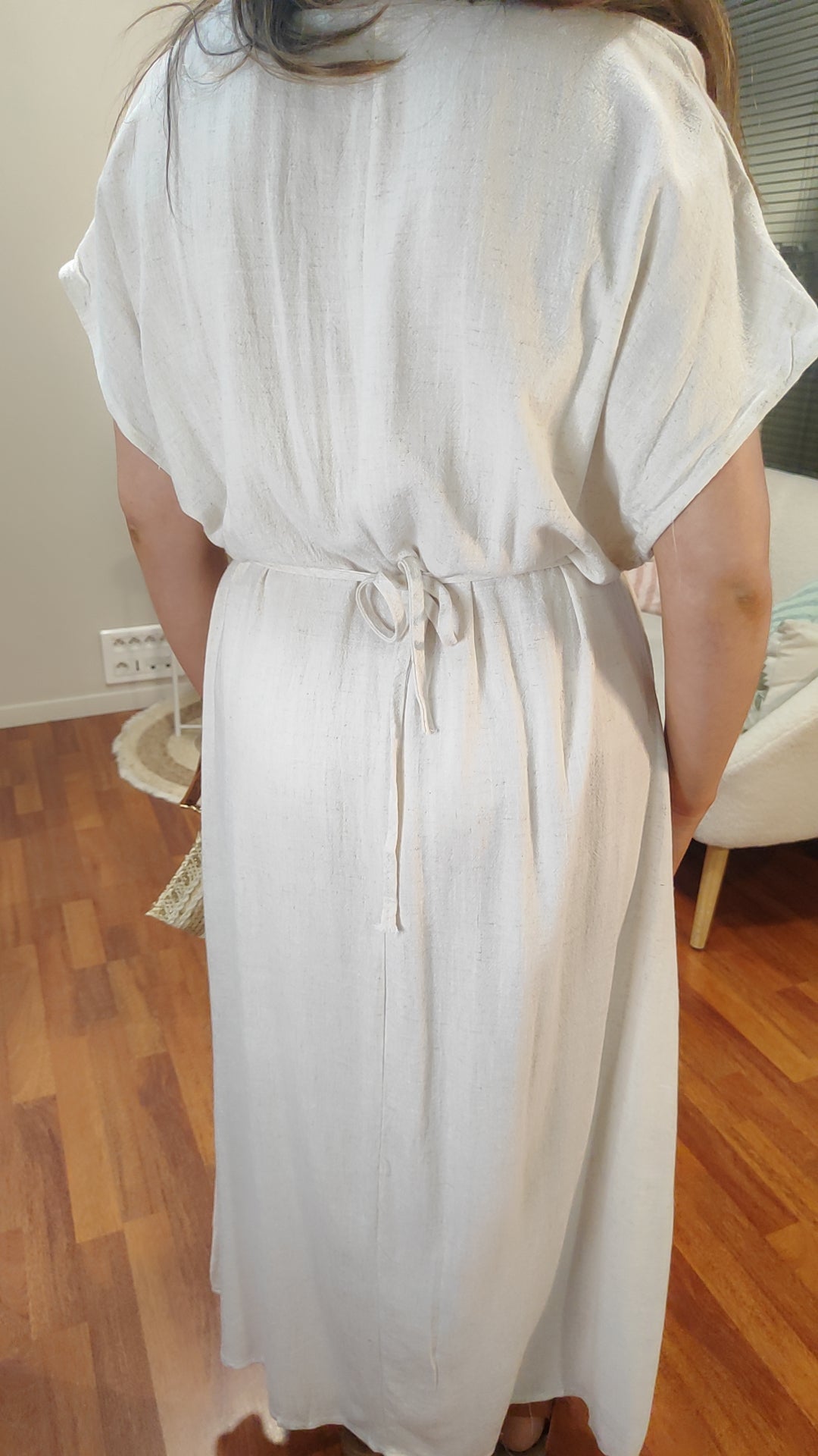 Robe beige lin et bijoux