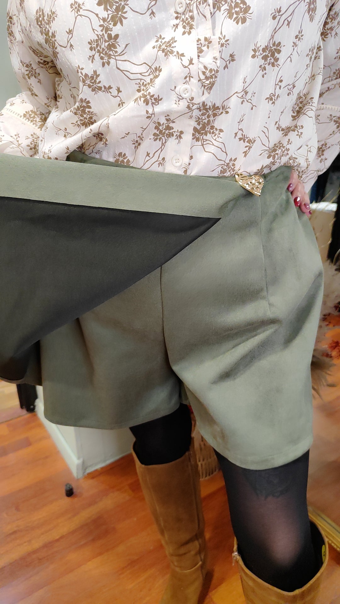 Jupe-short suédine kaki avec détails coeur