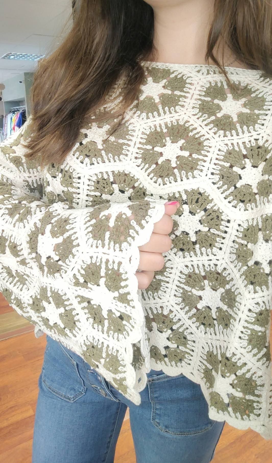 Pull brodé kaki et écru