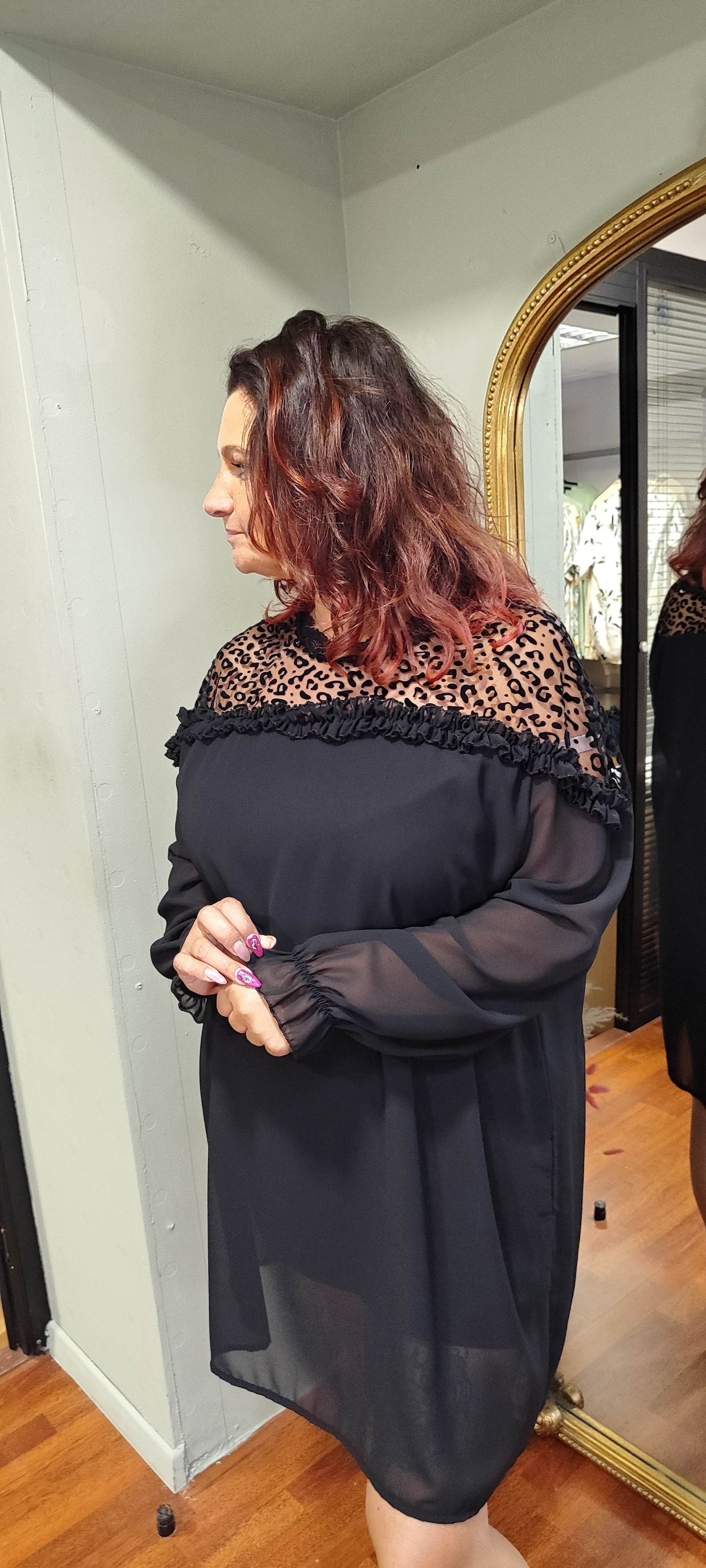 Robe droite noire et léo