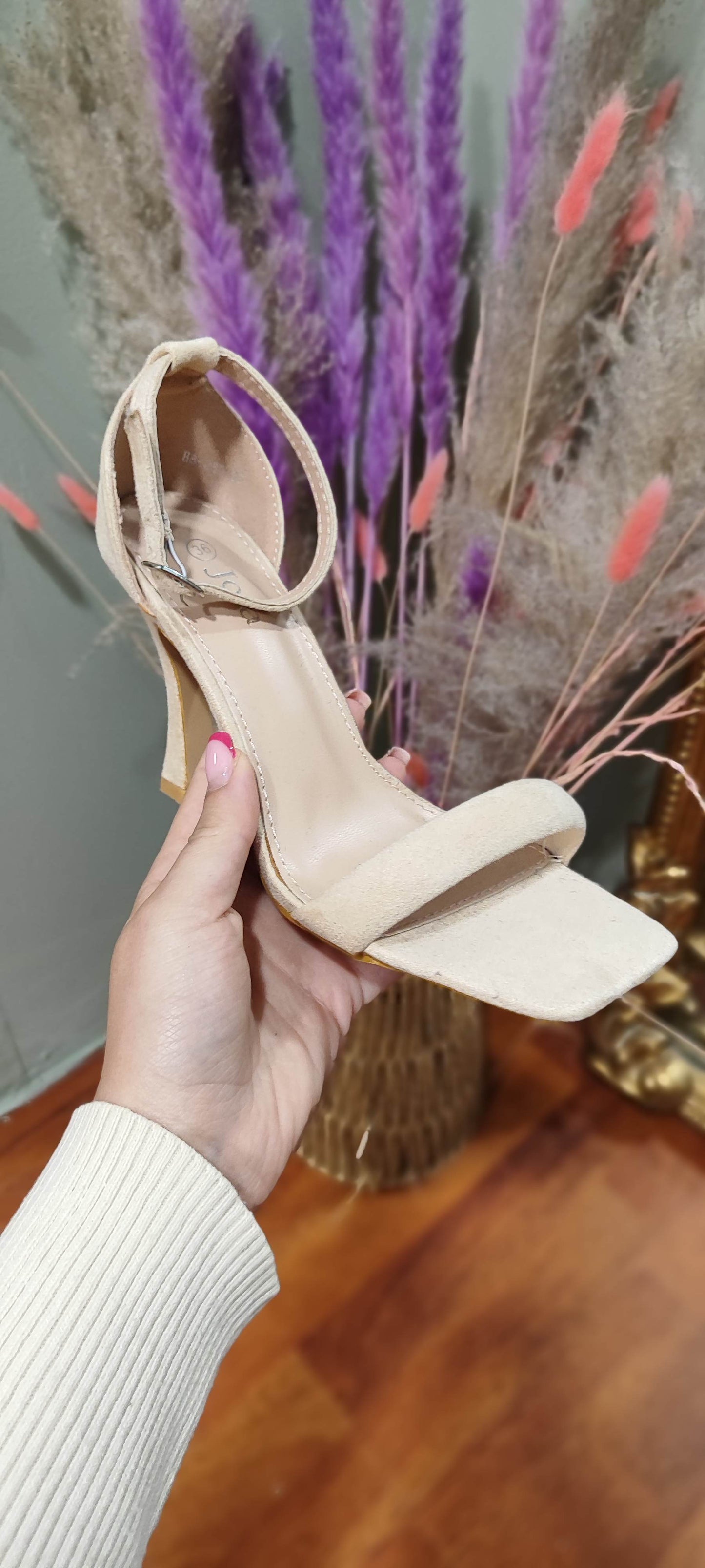 Sandales à talons beige velours