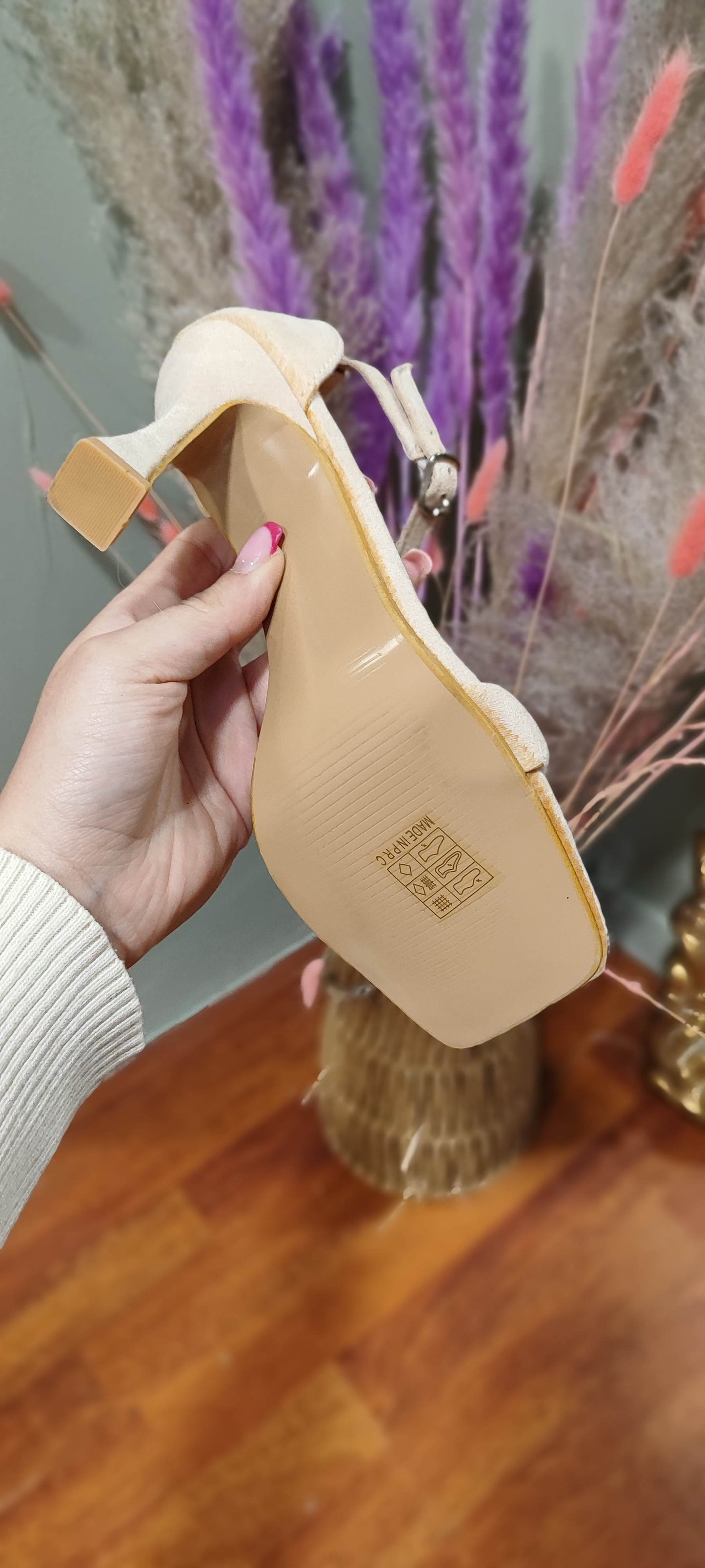 Sandales à talons beige velours