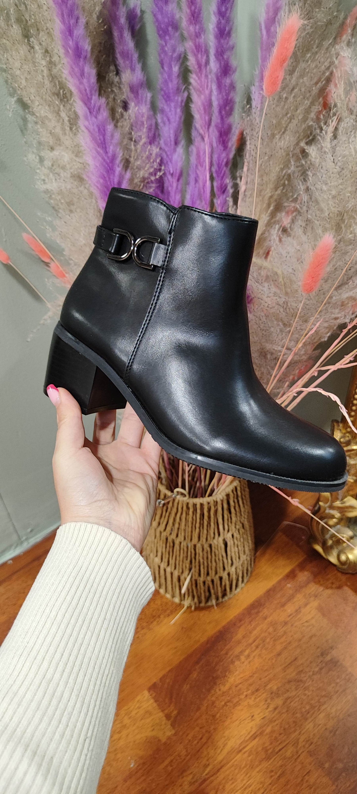 Bottines noires boucles
