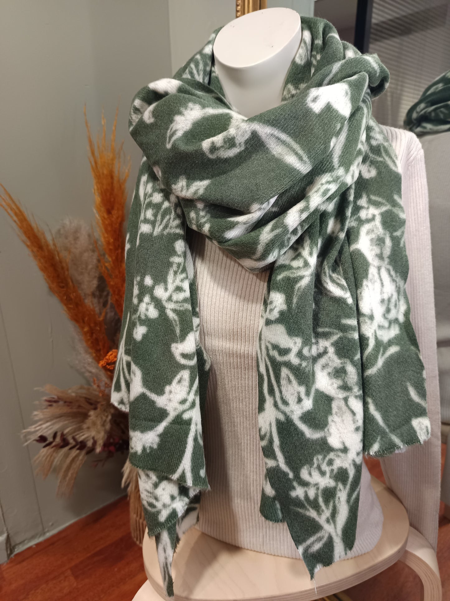 Echarpe douce fleurie (différents coloris)