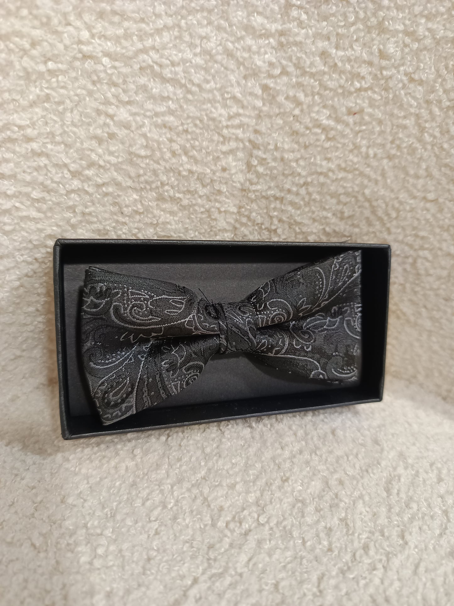 Noeud papillon et son mouchoir de poche (différents coloris)