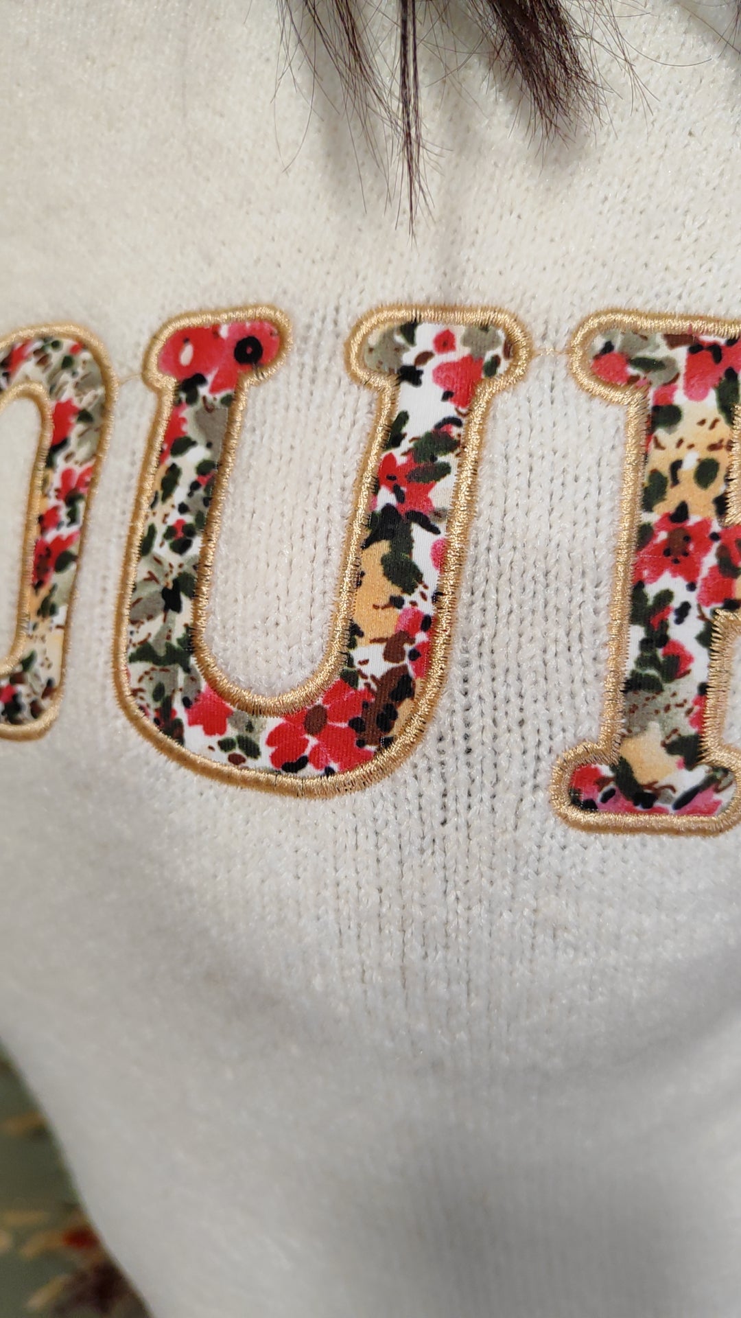 Pull beige AMOUR fleuri