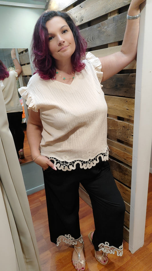 Pantalon noir broderie blanche