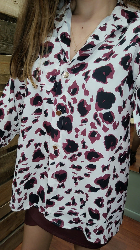 Chemise blanche léopard noir et bordeaux