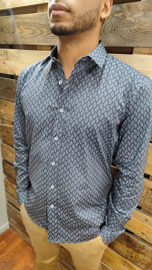 Chemise cintrée grise avec motifs