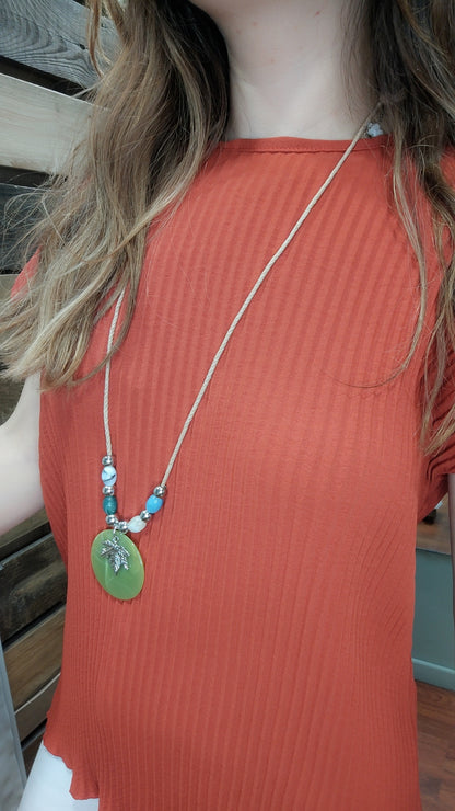 Haut plissé et collier