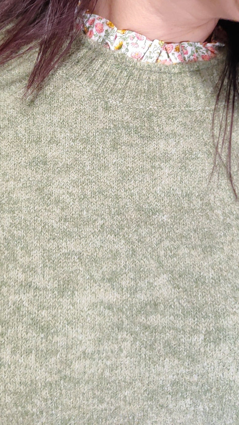 Pull kaki détail fleuri