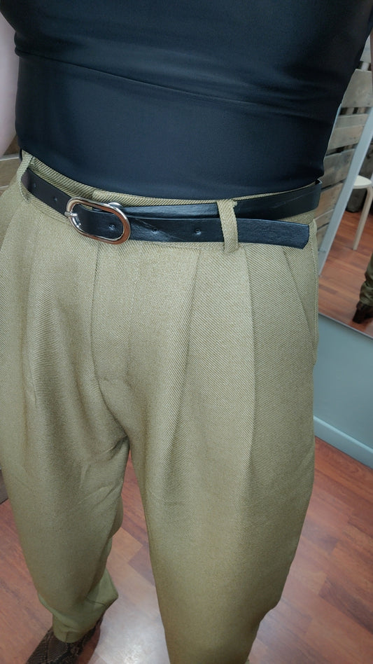 Pantalon carotte vert avec ceinture