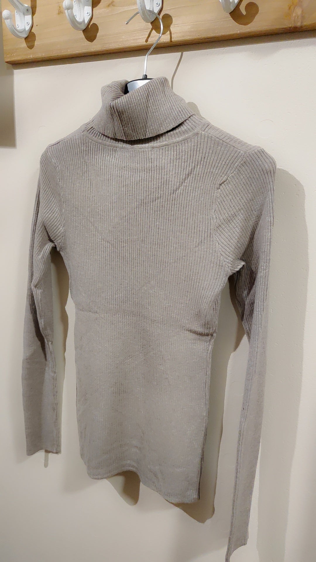 Pull fin côtelé col roulé (différents coloris)