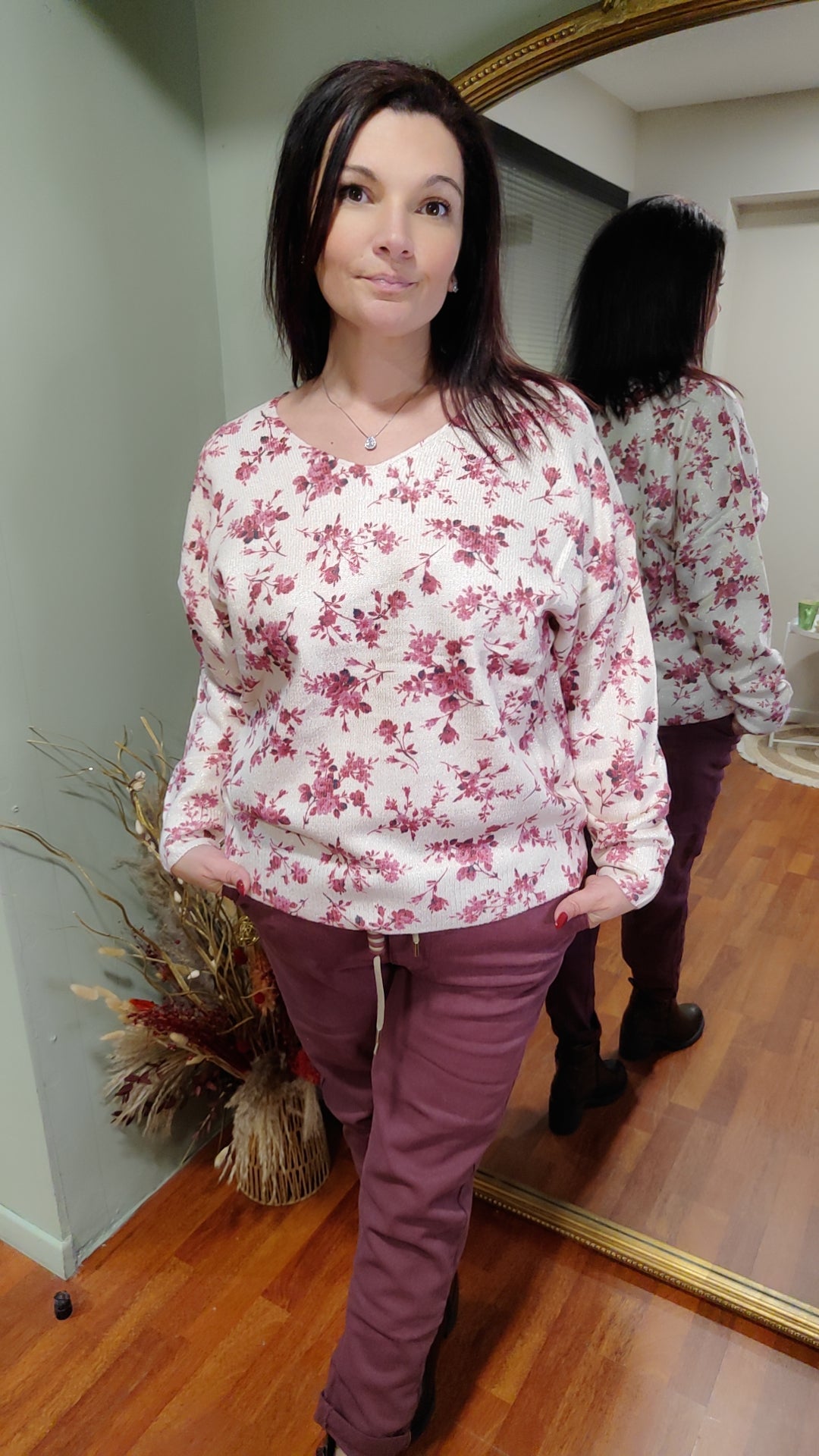 Pull beige fleuri doré