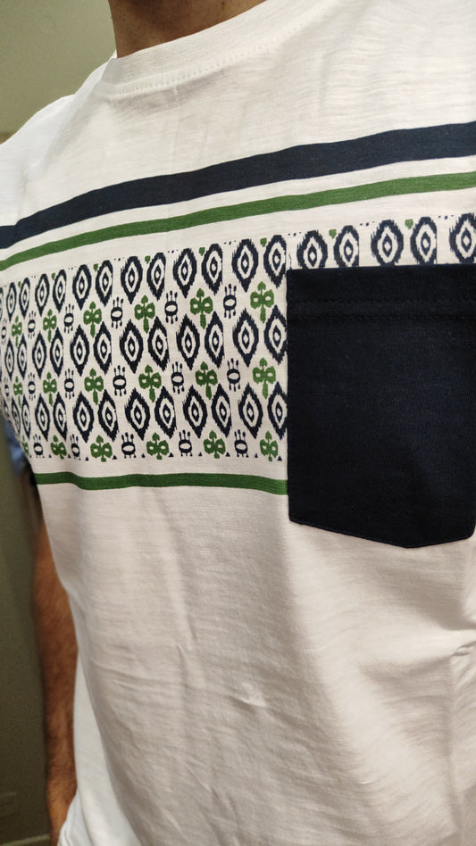 T-shirt blanc motifs et poche