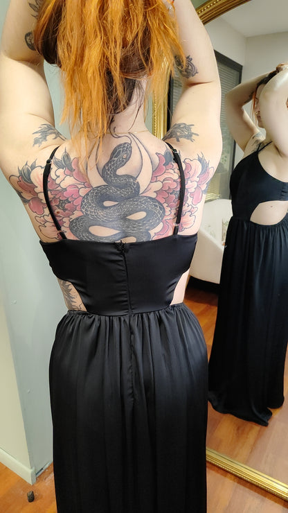 Robe noire satinée