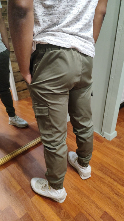 Cargo kaki