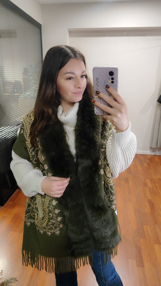 Châle kaki et broderie