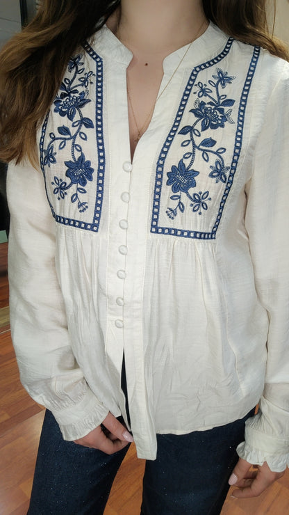 Blouse blanche brodée bleue