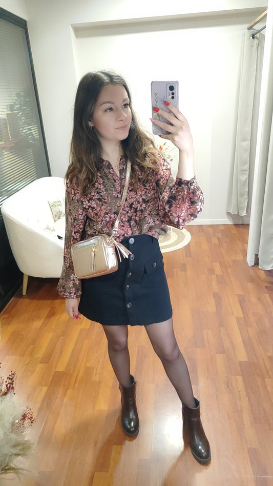 Jupe noire à boutons et poches