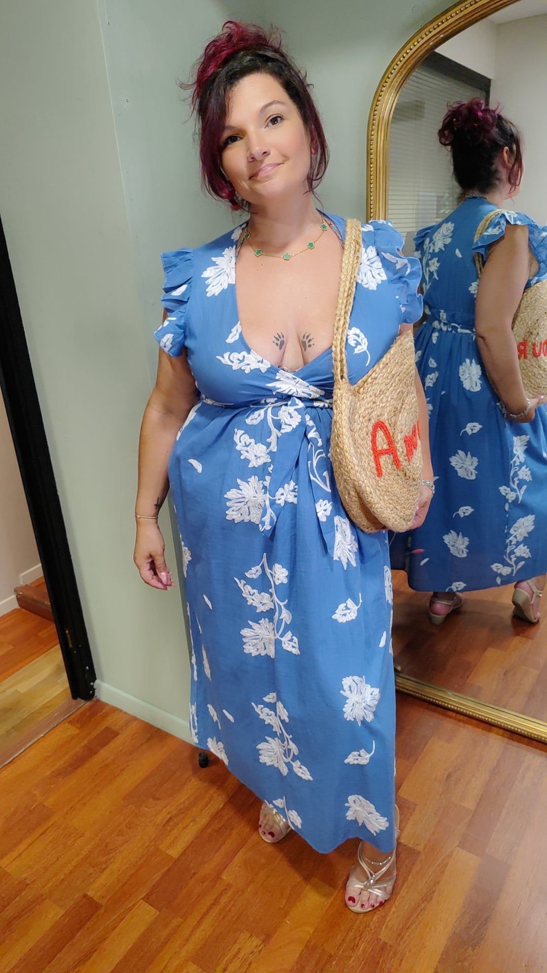 Robe bleu jean brodée blanche