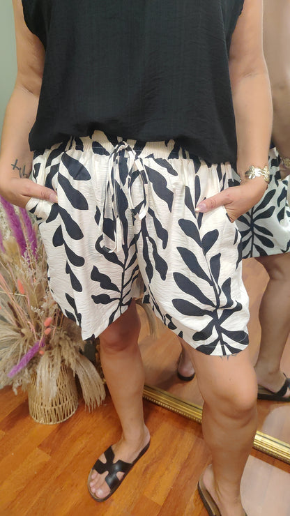 Short imprimé fluide noir et blanc