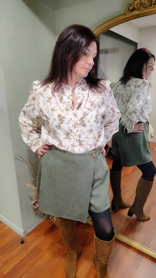 Jupe-short suédine kaki avec détails coeur