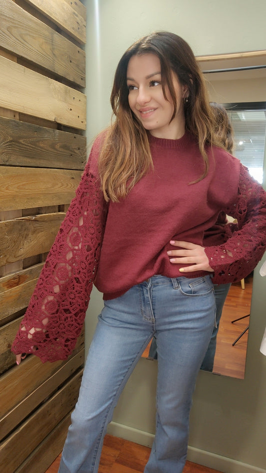 Pull bordeaux dentelle manches